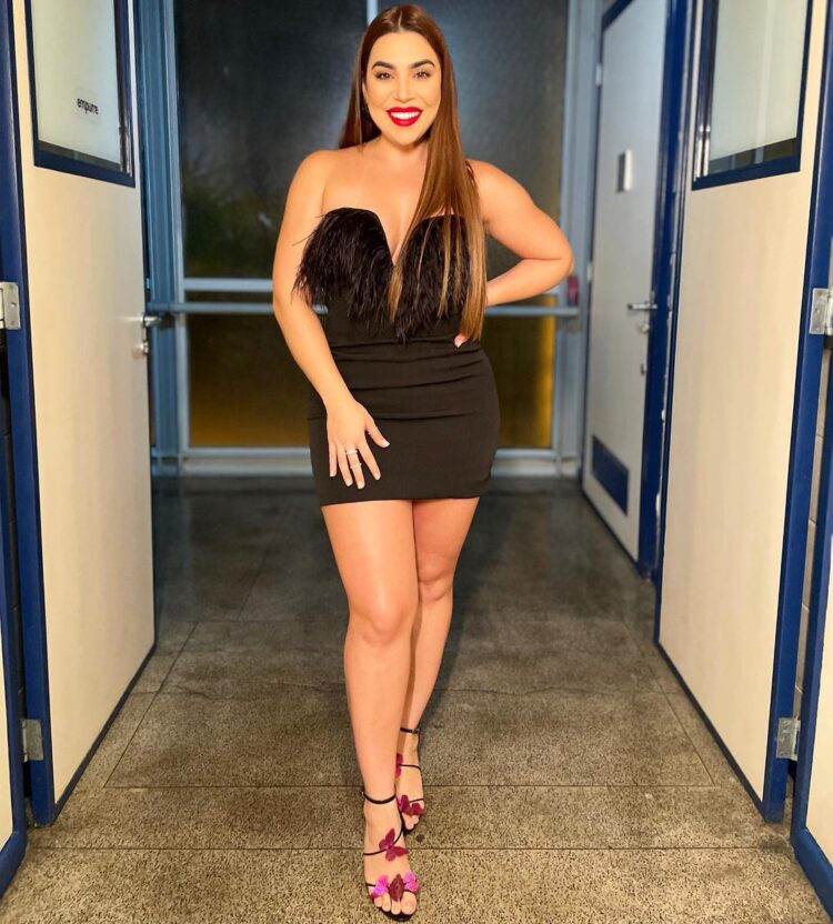 naiara azevedo feet 4