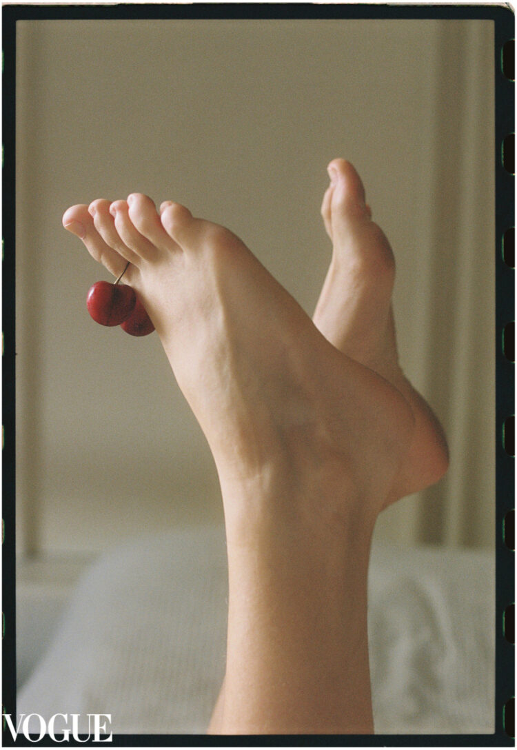 naila in vogue feet 5