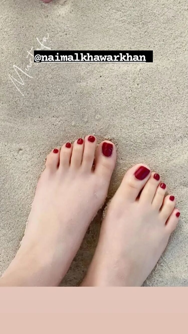 naimal khawar feet 4