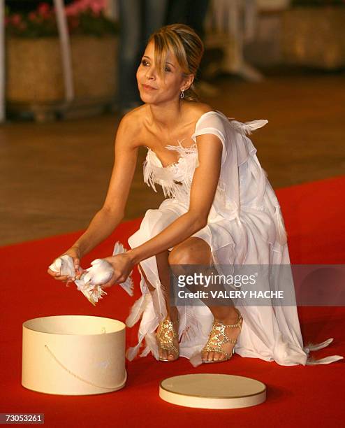 najoua belyzel feet 4