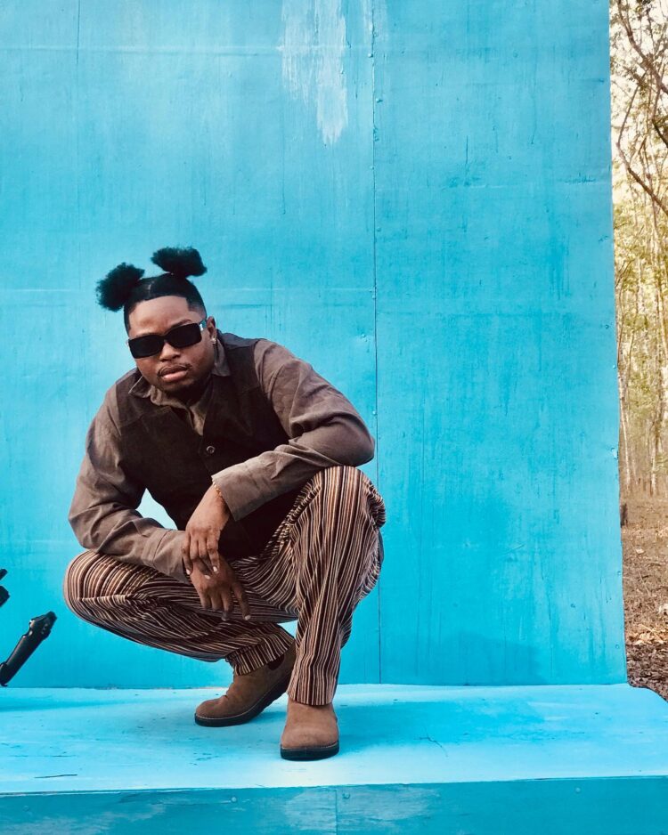 nakaaya sumari feet 6