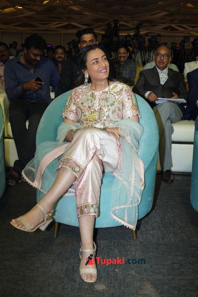 namrata shirodkar feet 6