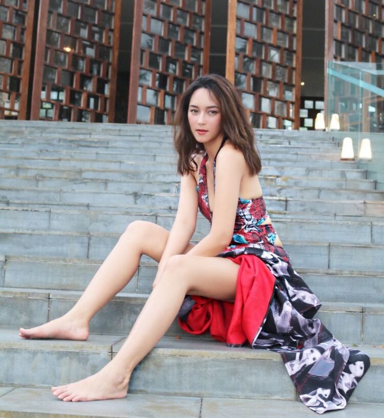 namthip jongrachatawiboon feet