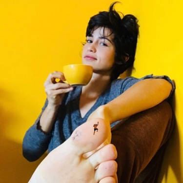 nanda costa feet 4