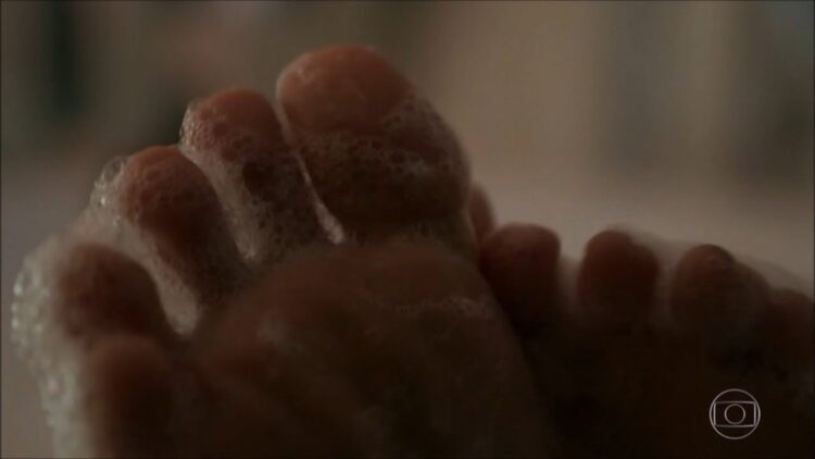 nanda costa feet 5