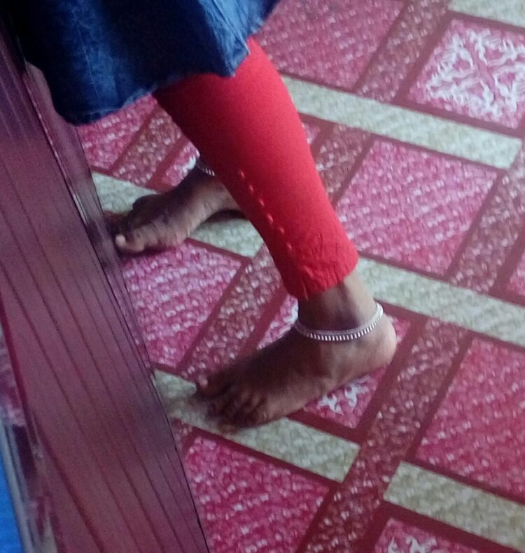 nanda feet