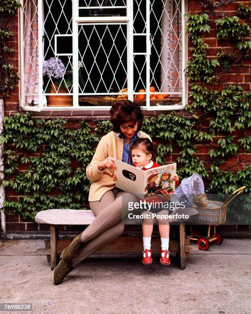 nanette newman feet 6