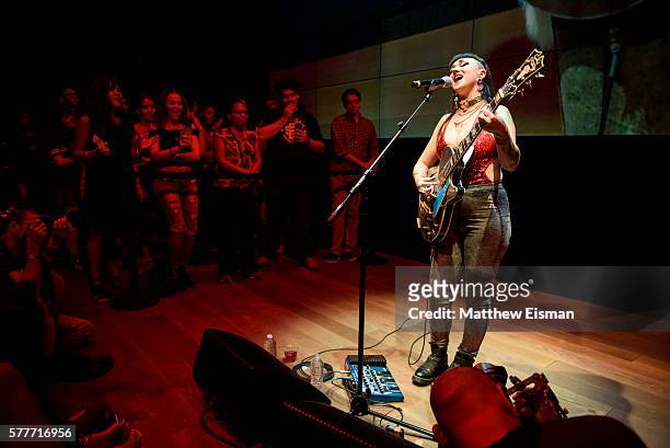 naomi saalfield feet 1