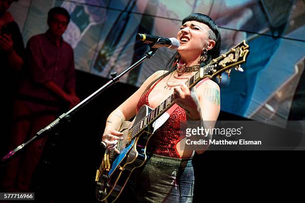 naomi saalfield feet 2