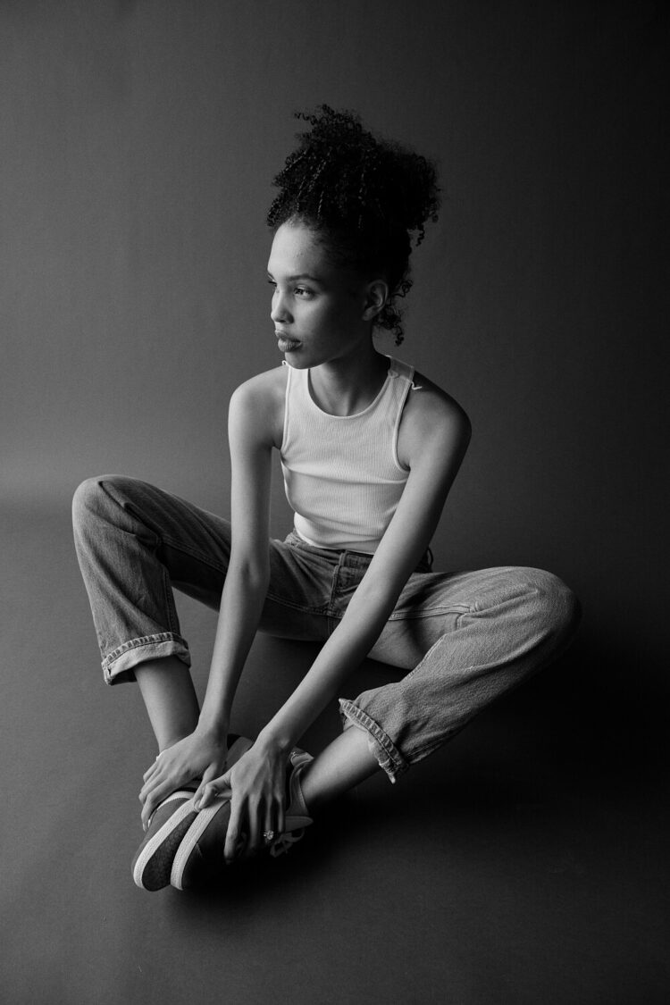 nara aziza feet