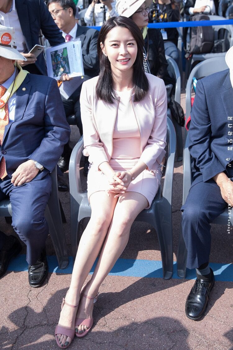 nara kim feet