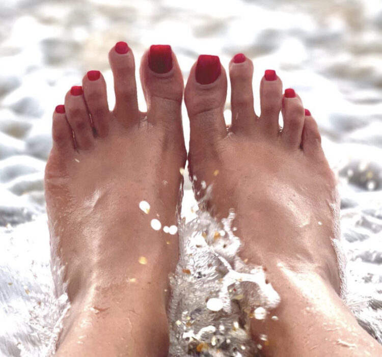 narmadha yapa abeywardena feet 5