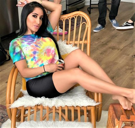 narmin assria feet 6