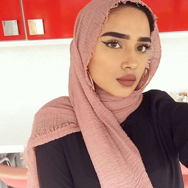 nashwa neelam feet 6