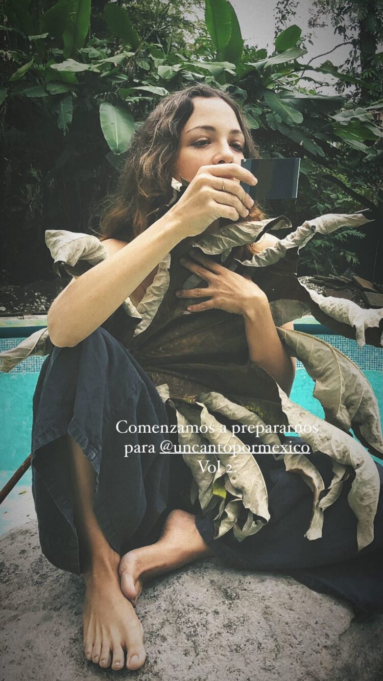 natalia lafourcade feet