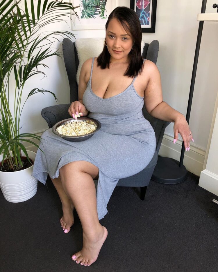 natalie elizabeth feet 4