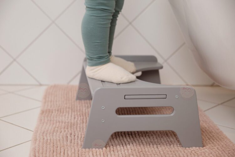 natalie tolarova feet scaled