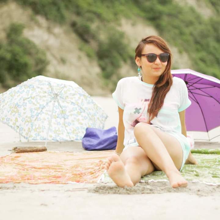 natalievalenciaa feet