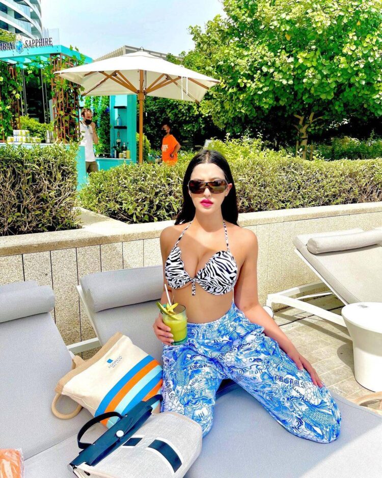 natasha assadi feet 5