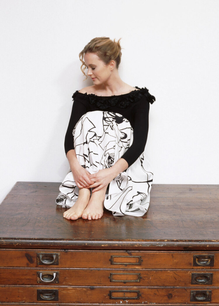 natasha little feet scaled