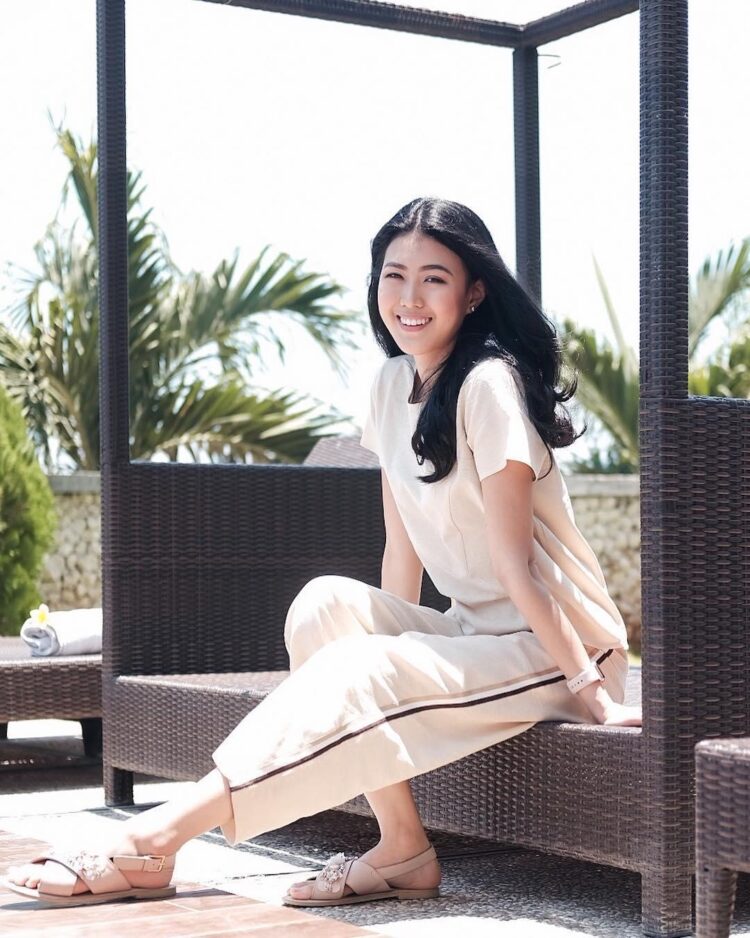 natasha mannuela feet