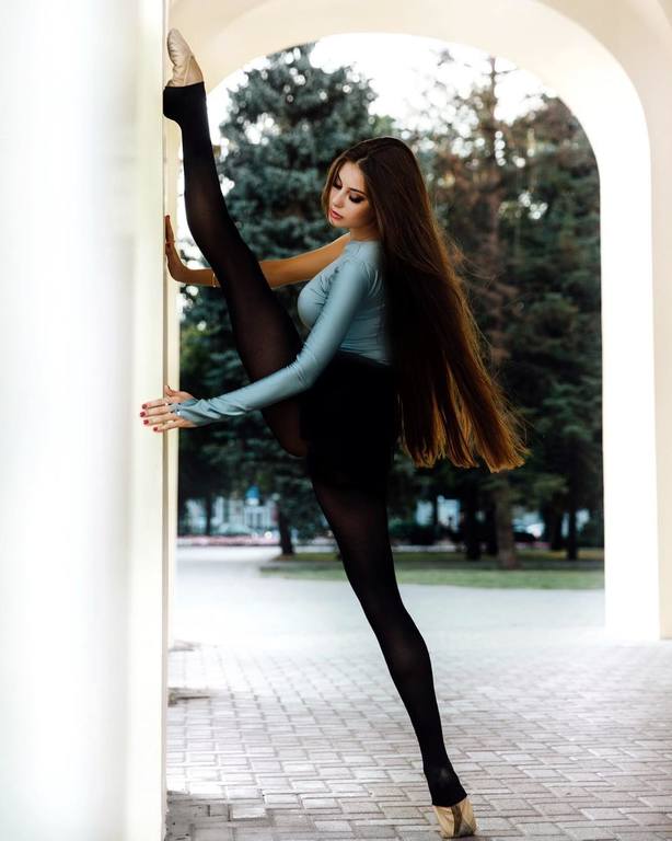 natasha stroeva feet