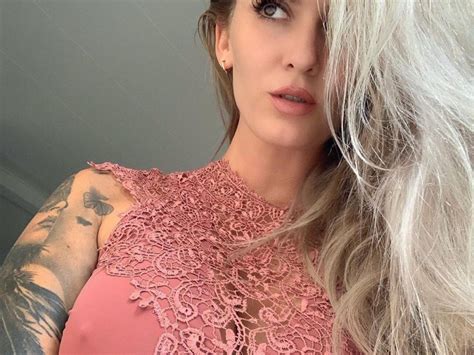 natasha thomsen feet