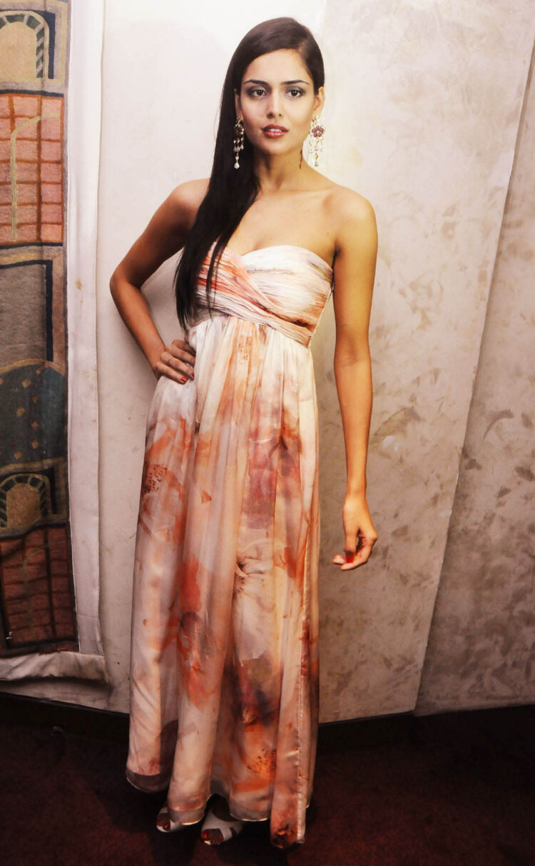 nathalia kaur feet 5