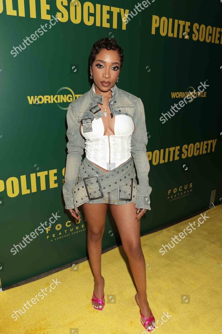 nathanya alexander feet 5