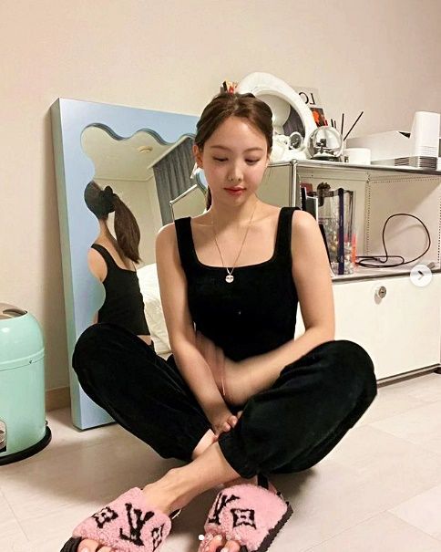 nayeon feet 3