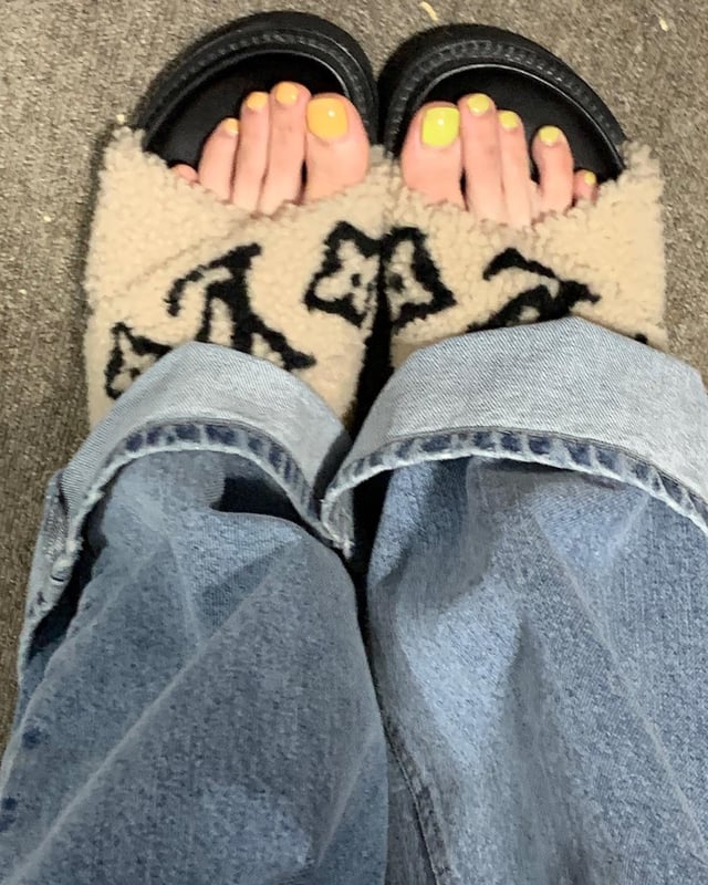 nayeon feet 5