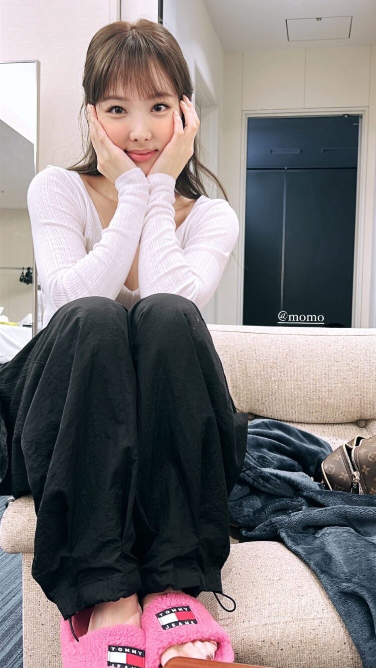 nayeon feet