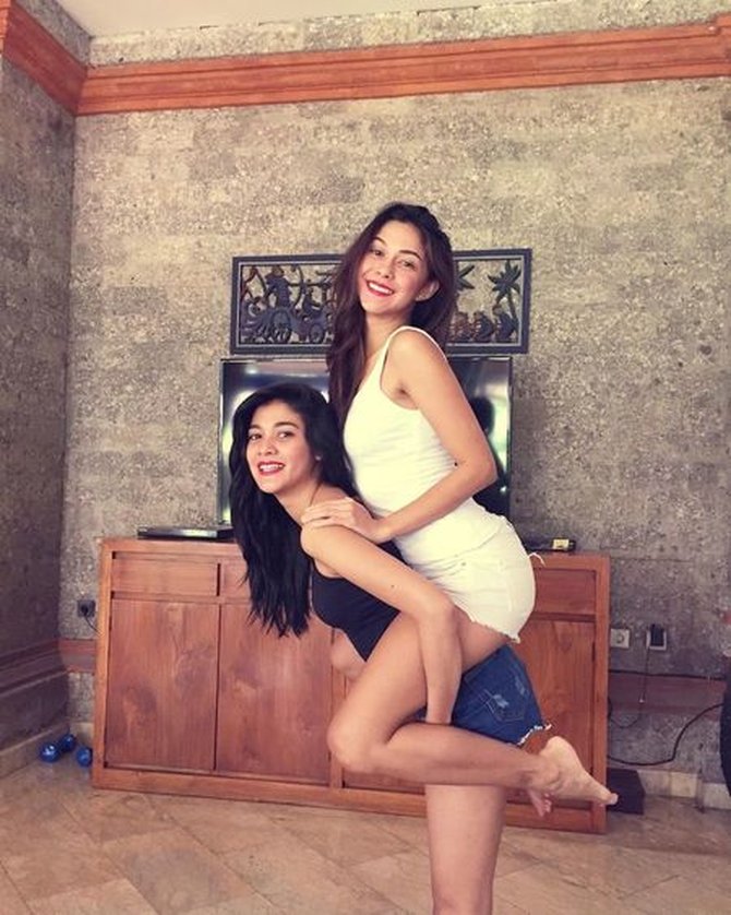 naysilla mirdad feet 2