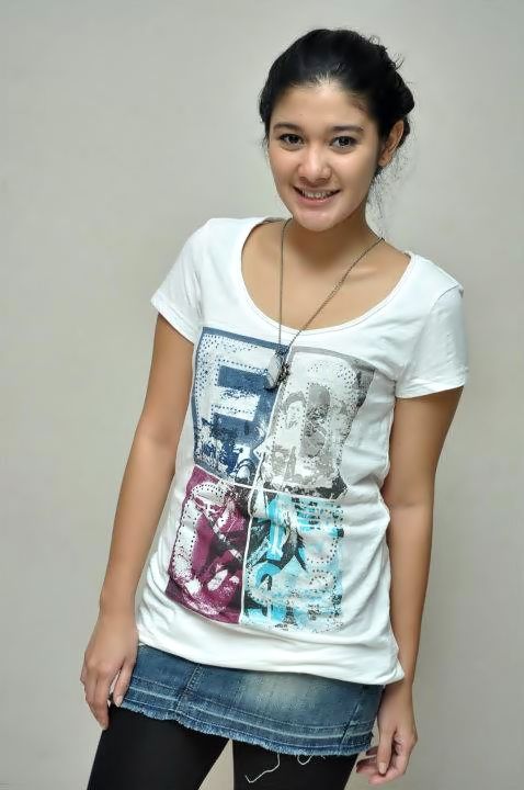 naysilla mirdad feet 6