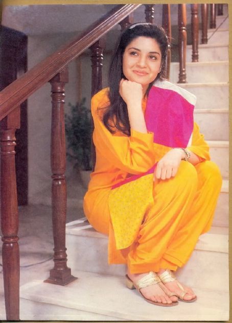 nazia hassan feet