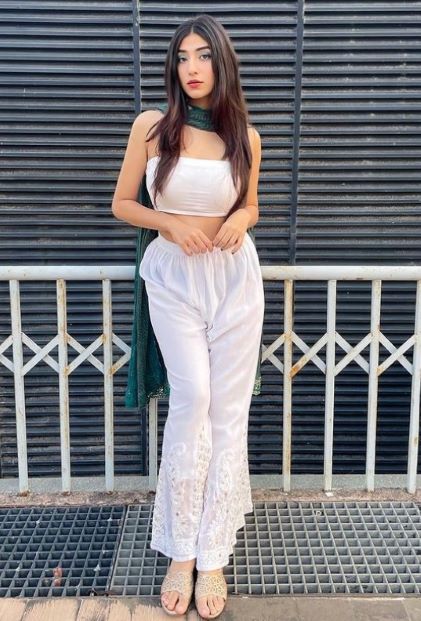 nazila sitaishi feet 1