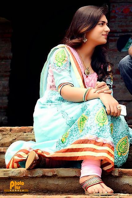 nazriya nazim feet 3