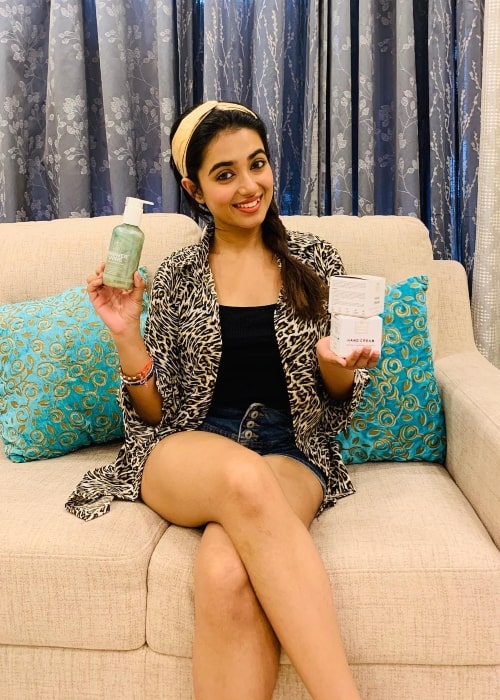 neeharika roy feet 3