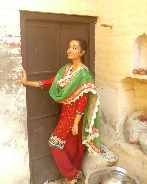 neeharika roy feet 4