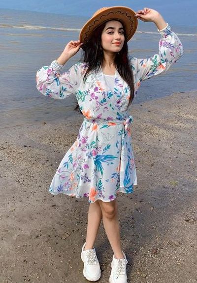 neeharika roy feet 6