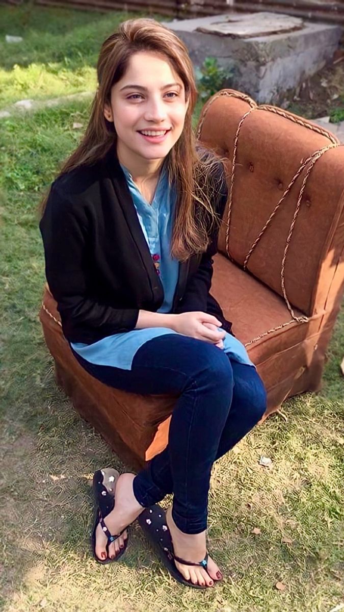 neelam muneer feet 6