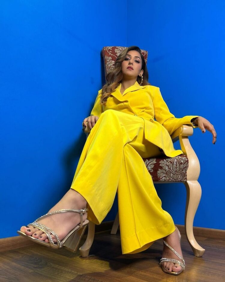 neeti mohan feet 5