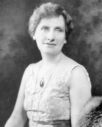 nellie tayloe ross feet 2