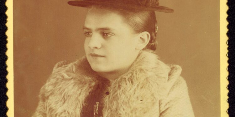 nellie walker feet 1