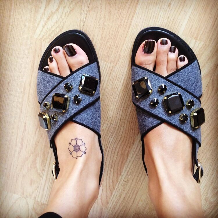 nelufar hedayat feet 3