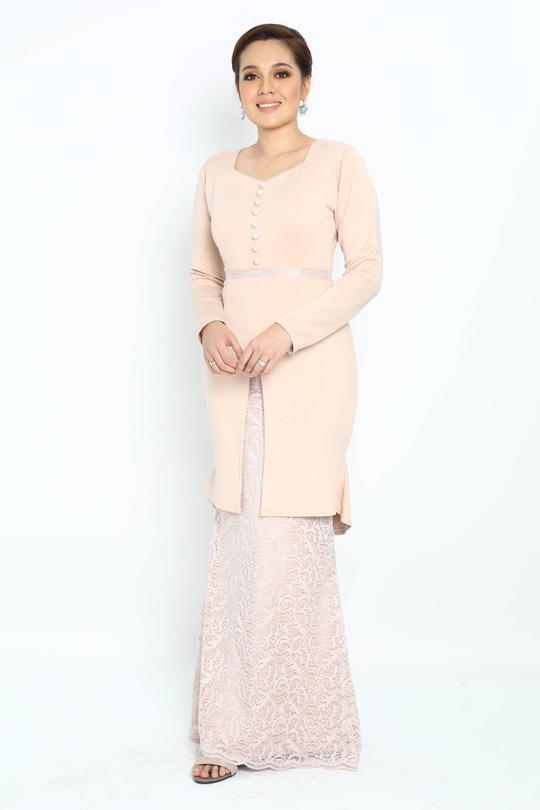 nelydia senrose feet 3