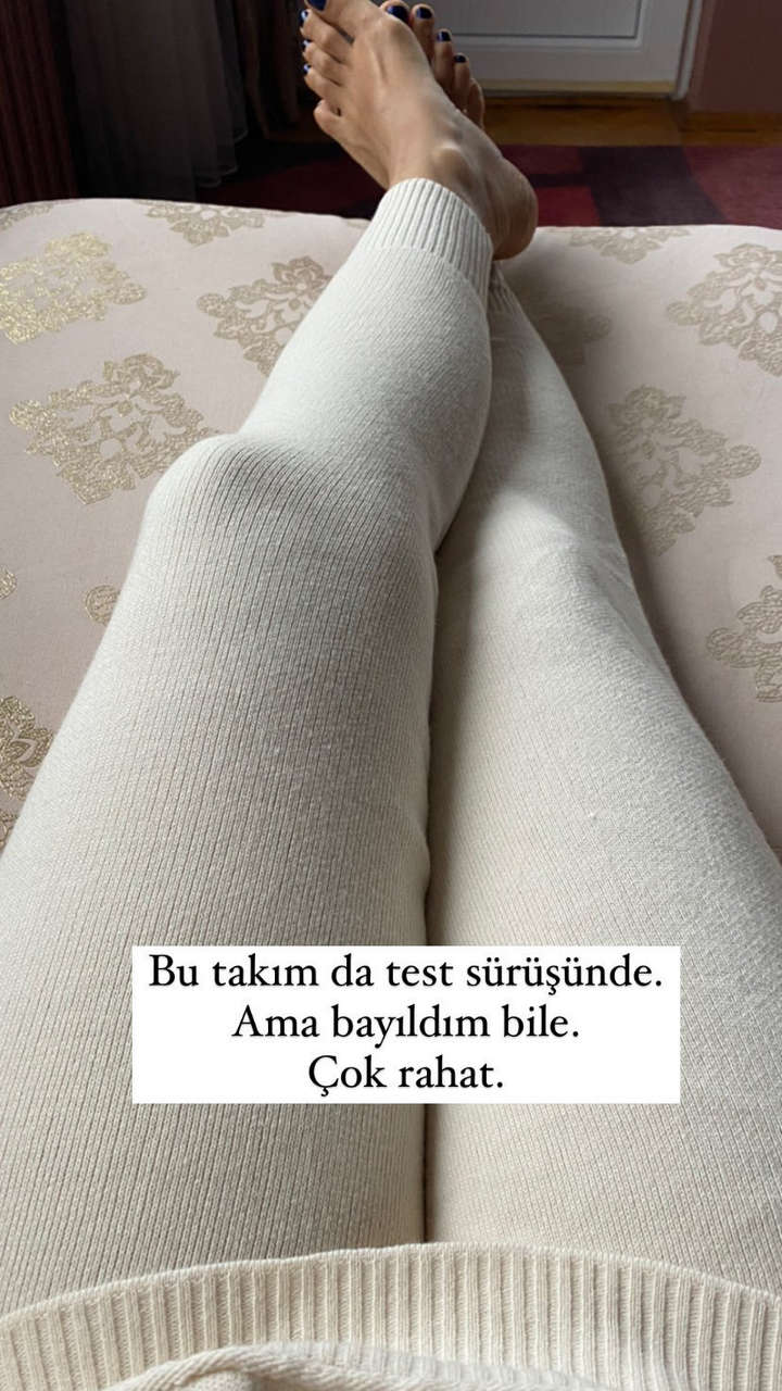 neslihan yeldan feet 1