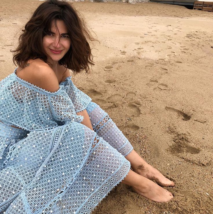 nesrin cavadzade feet 6