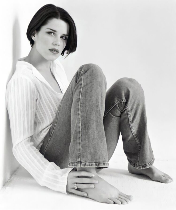 Neve Campbell Feet