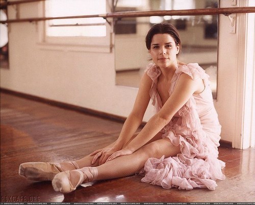 neveh surrendeh feet 1